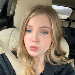 Meet your Posher, Chloe